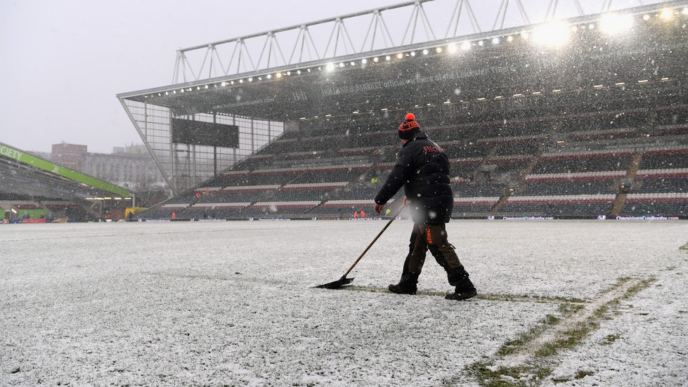 Tigers Grounds Person, Cheryl Hill braves the weather pre-match at Welford Road