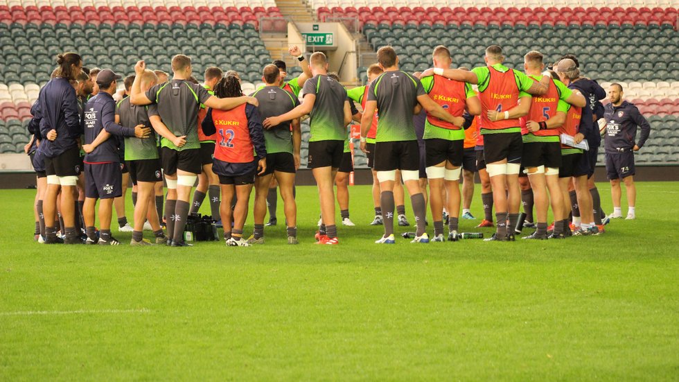 The matchday squad come together for a chat during the Team Run in preparation for the Premiership Cup clash with Exeter Chiefs at Welford Road