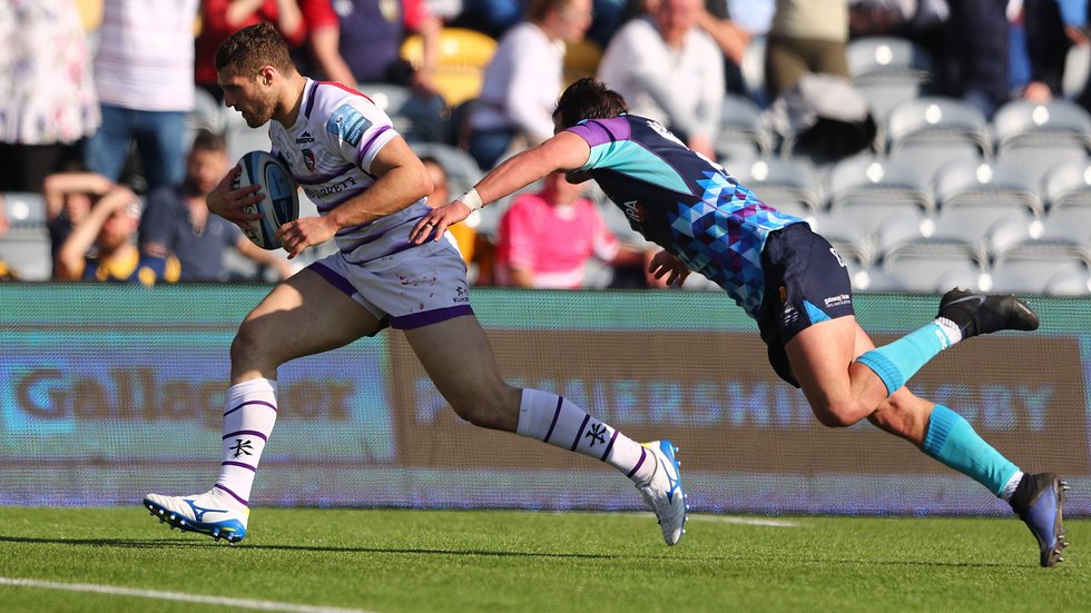 Jonah Holmes breaks away to score and give Tigers a half-time lead at Sixways