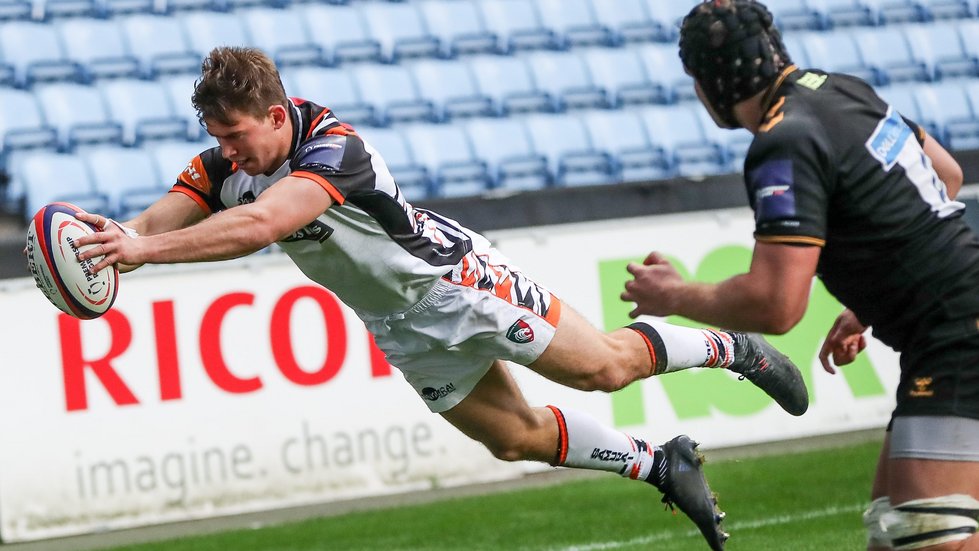 S941-14  Wasps v Tigers porter try 2 Phil Hutchinson.jpg