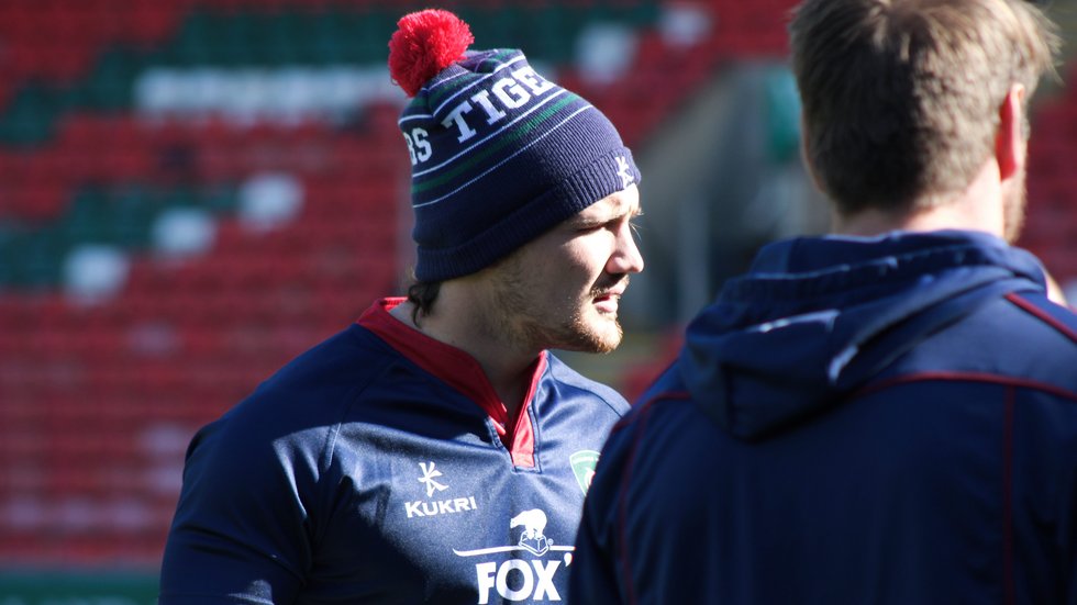 Guy Thompson speaking with team mates during the Captain's Run at Welford Road in preparation for the clash with Sale Sharks