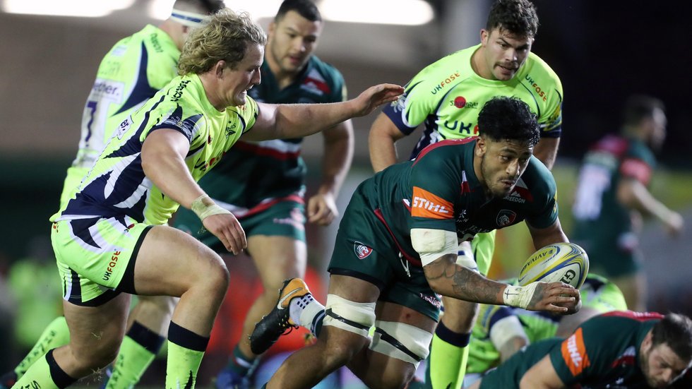 Valentino Mapapalangi takes possession in the 2017/18 victory over Sale Sharks at Welford Road