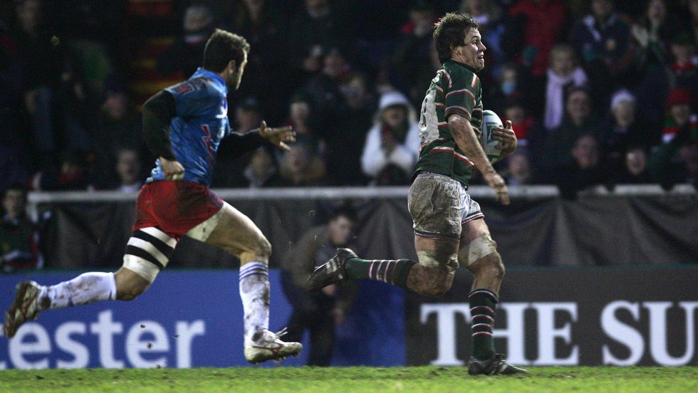 Louis Deacon races clear of the covering defence to score a vital try against Stade Francais